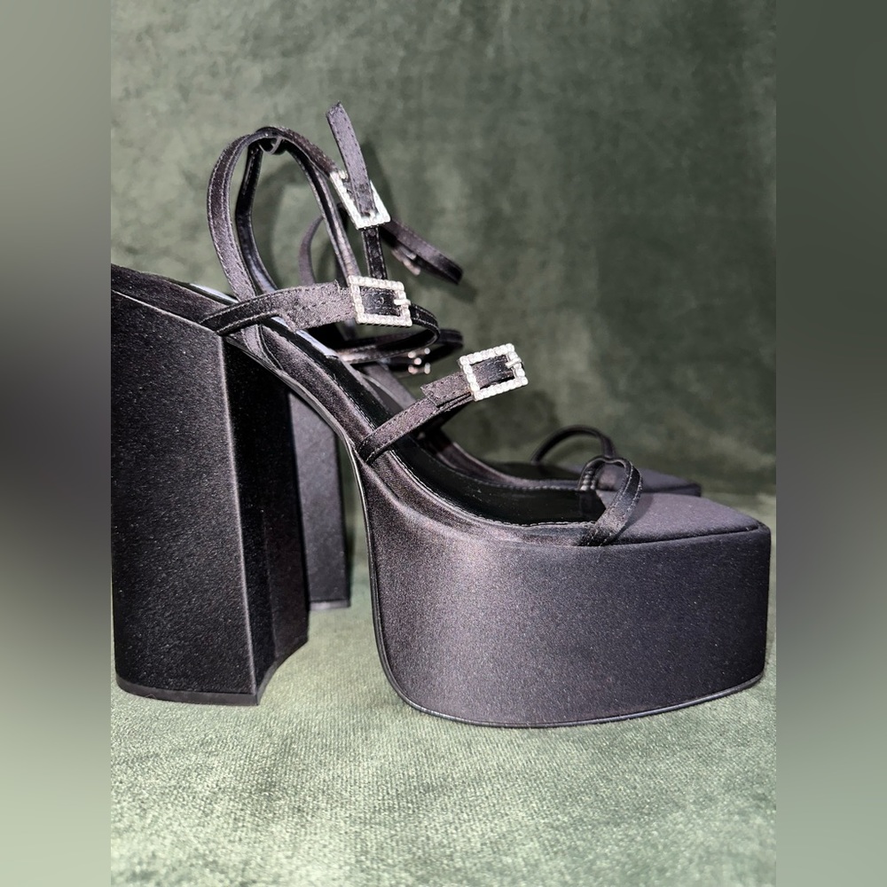 STEVE MADDEN GIA HEELS - BLACK SATIN - SIZE 9.5
